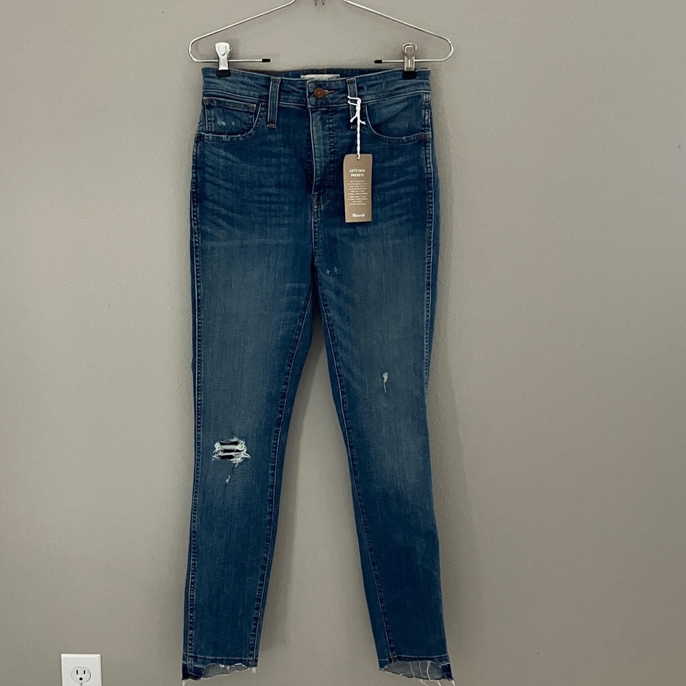 NWT MADEWELL Denim Distressed Curvy High- Rise Drop Step-Hem Skinny Jeans.